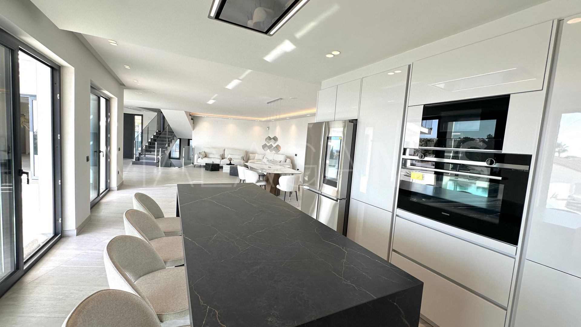 Buy villa de 5 bedrooms in El Faro