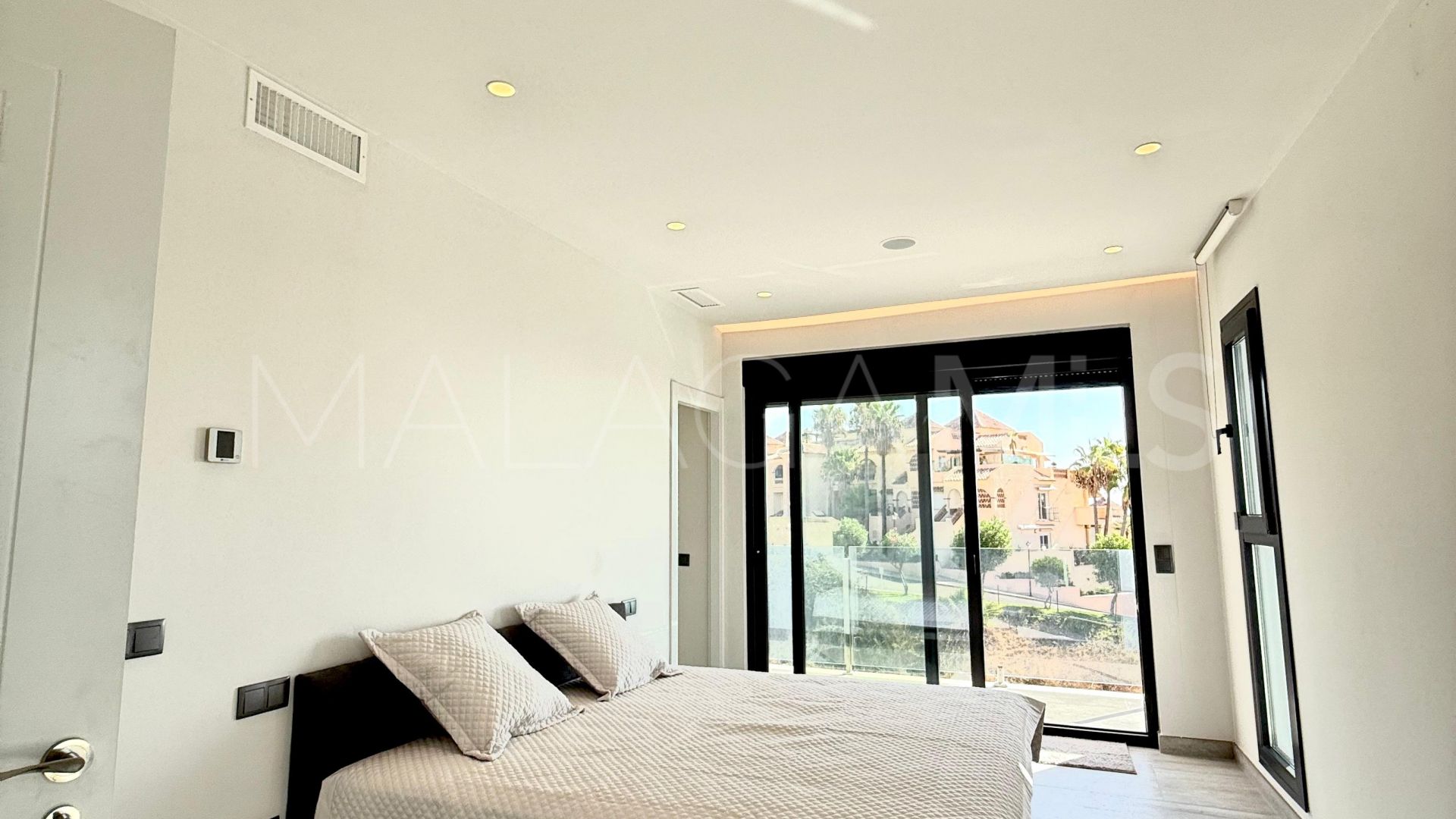 Buy villa de 5 bedrooms in El Faro