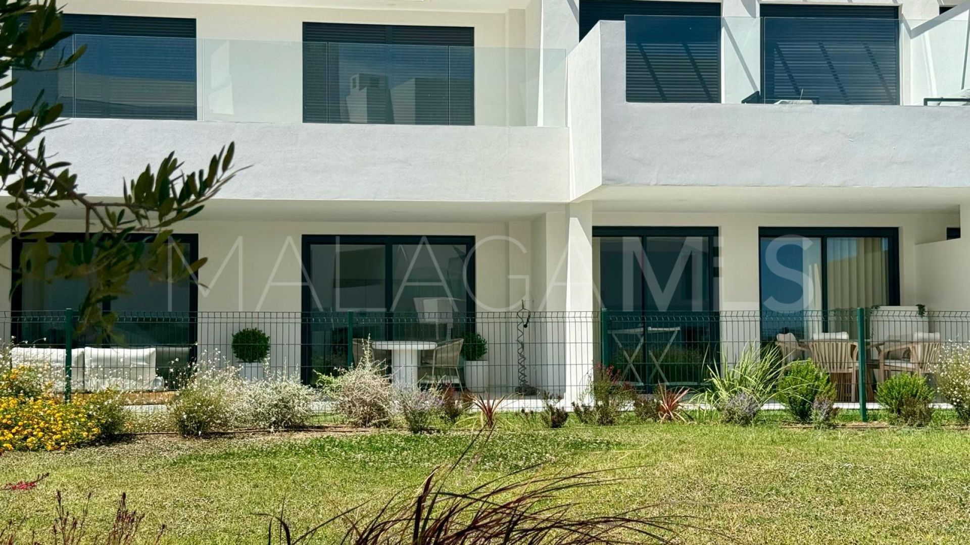 Se vende apartamento planta baja with 2 bedrooms in Casares Playa