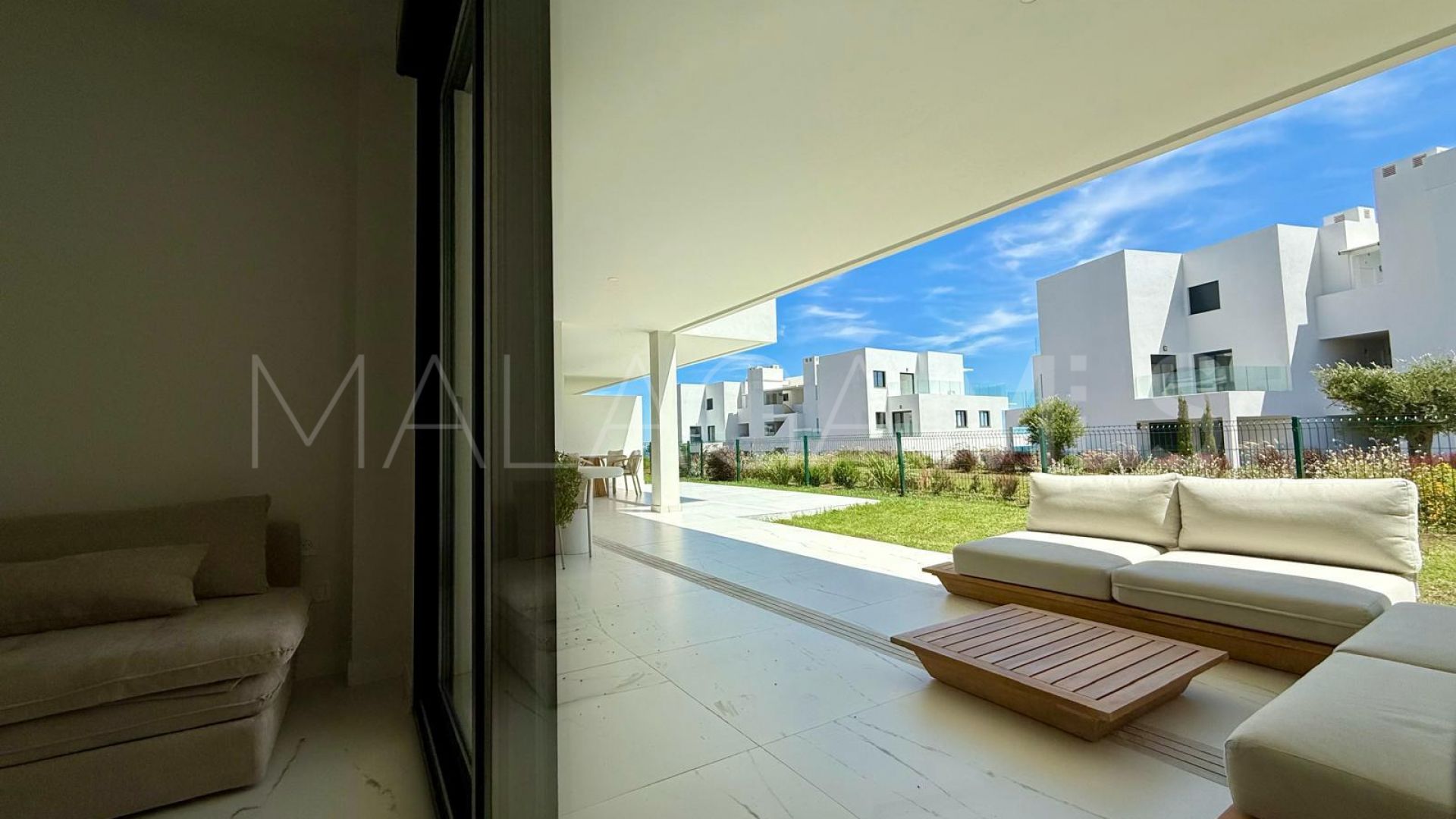 Se vende apartamento planta baja with 2 bedrooms in Casares Playa