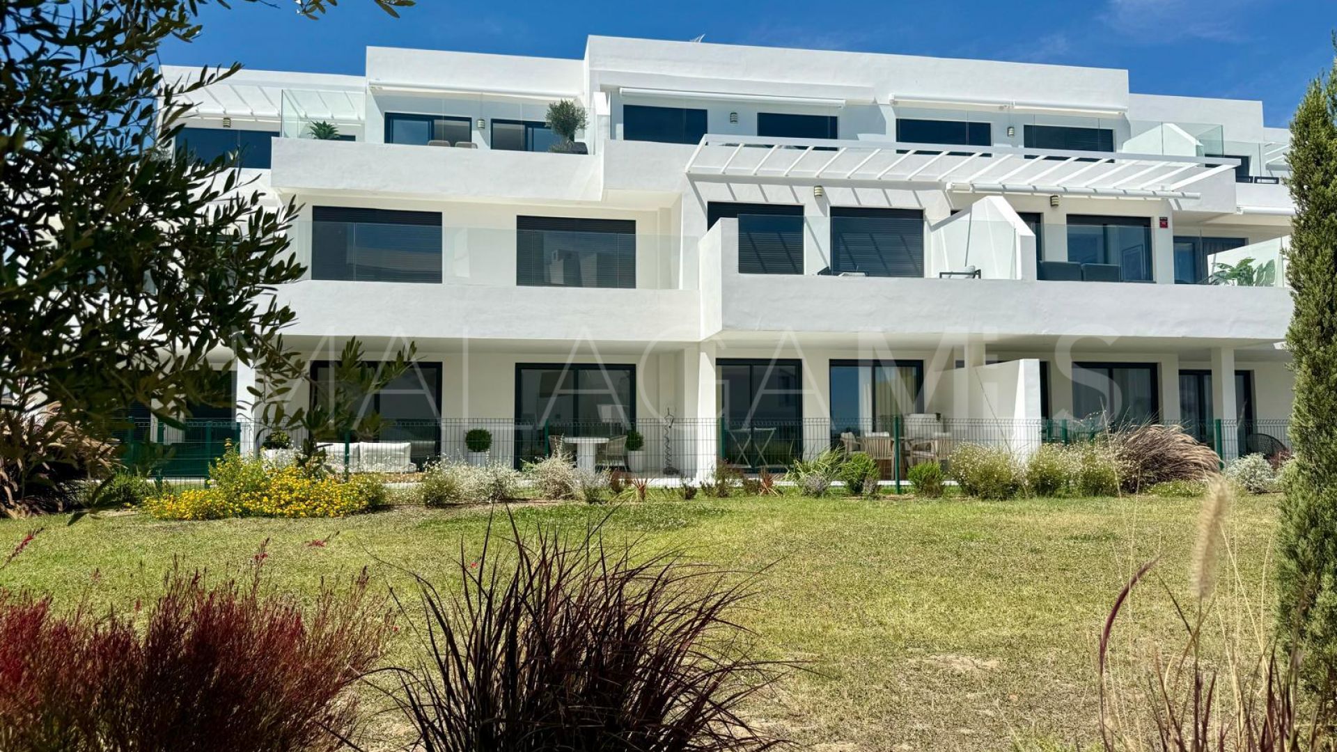 Se vende apartamento planta baja with 2 bedrooms in Casares Playa