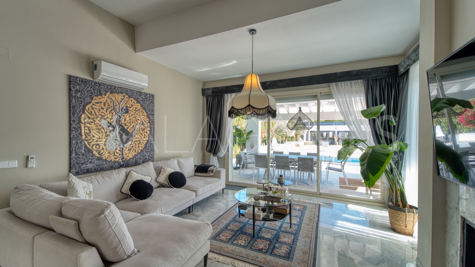 For sale La Alqueria villa with 5 bedrooms