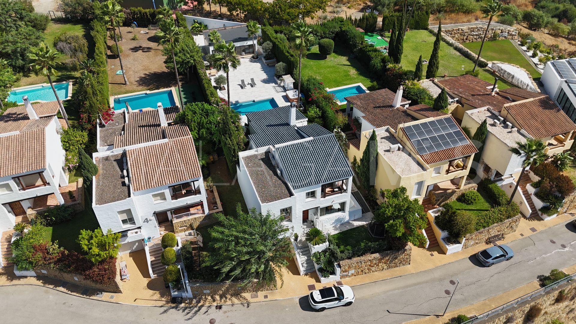 For sale La Alqueria villa with 5 bedrooms