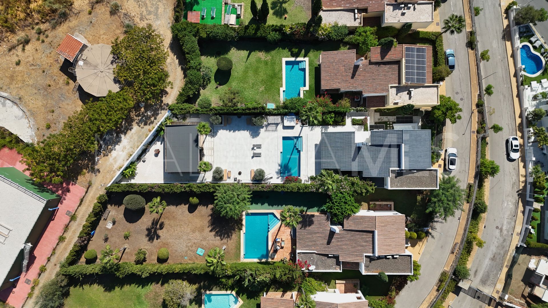 For sale La Alqueria villa with 5 bedrooms