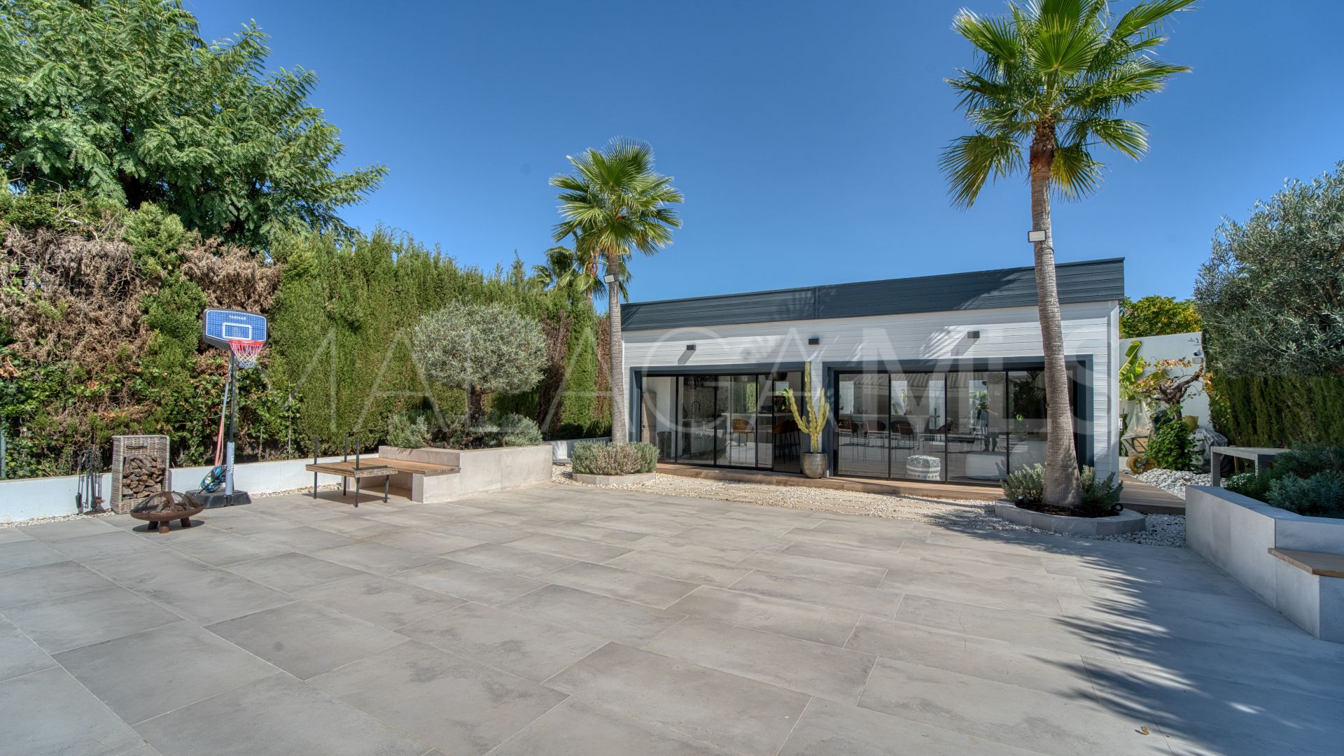 For sale La Alqueria villa with 5 bedrooms