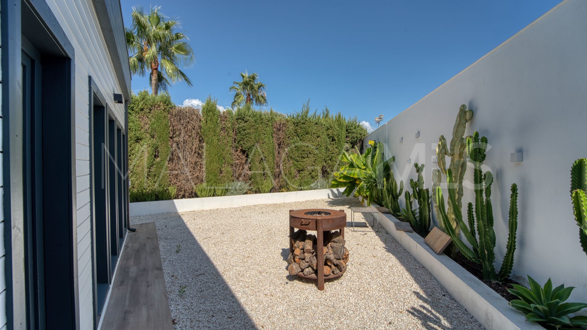 For sale La Alqueria villa with 5 bedrooms