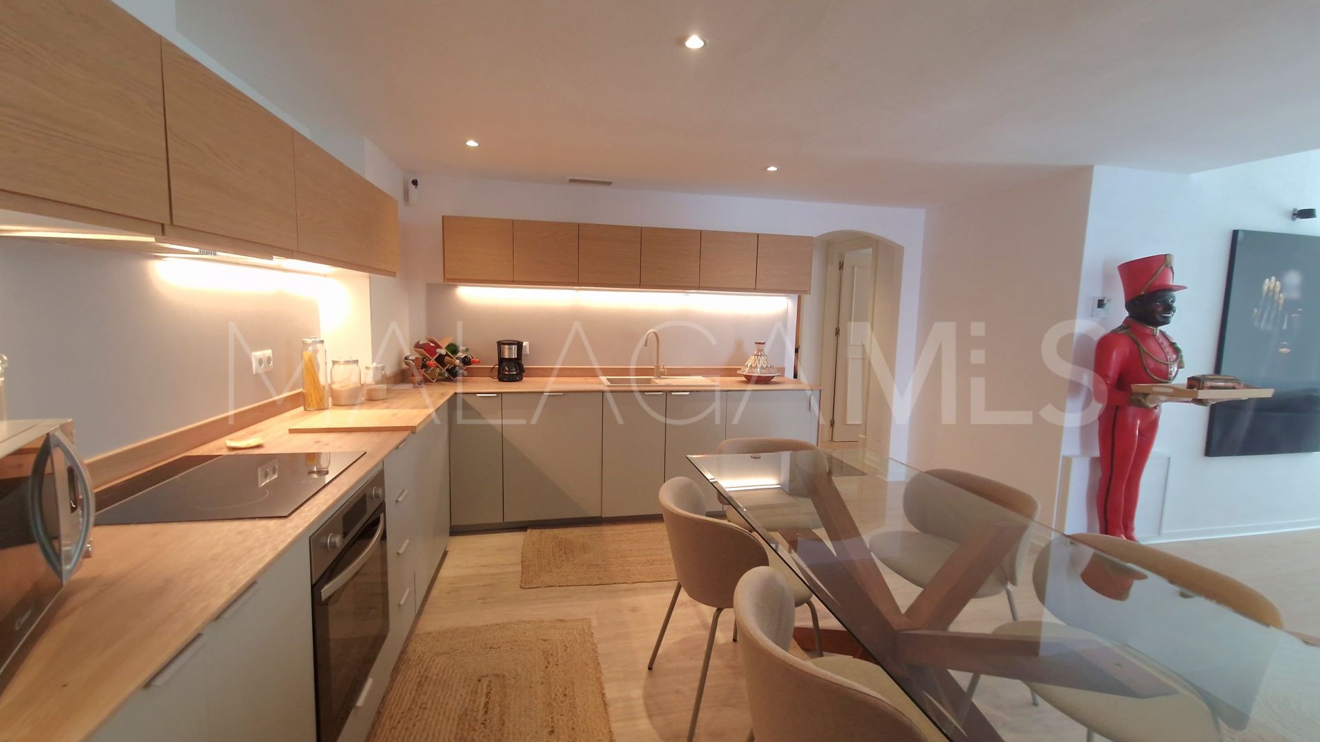 Buy apartamento with 4 bedrooms in Nueva Andalucia