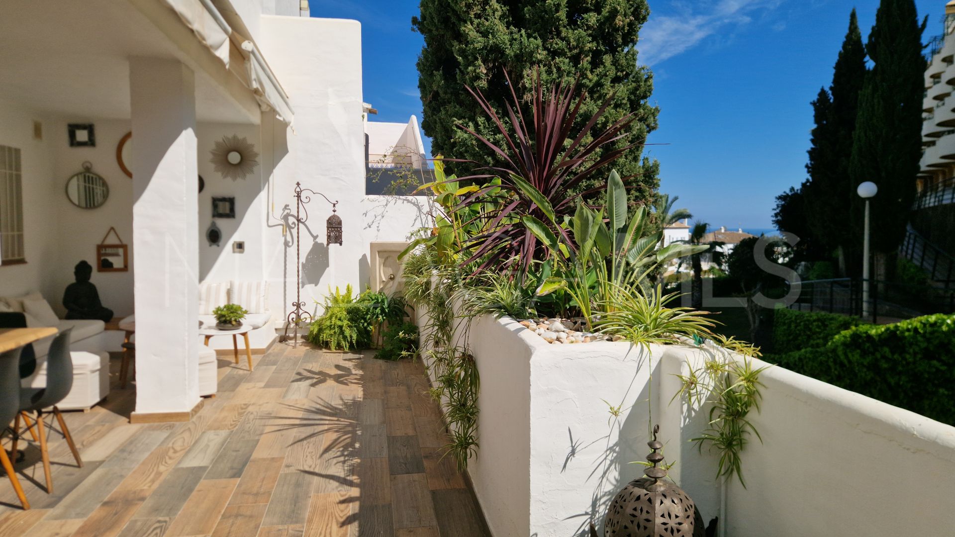 Buy apartamento with 4 bedrooms in Nueva Andalucia