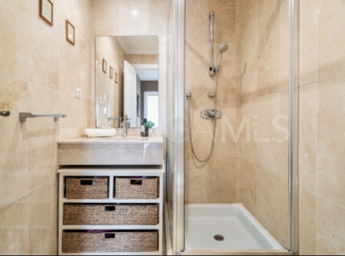 Apartamento planta baja for sale in Nueva Andalucia with 3 bedrooms