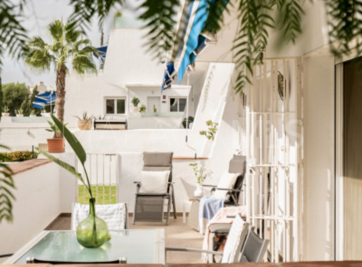 Apartamento planta baja for sale in Nueva Andalucia with 3 bedrooms