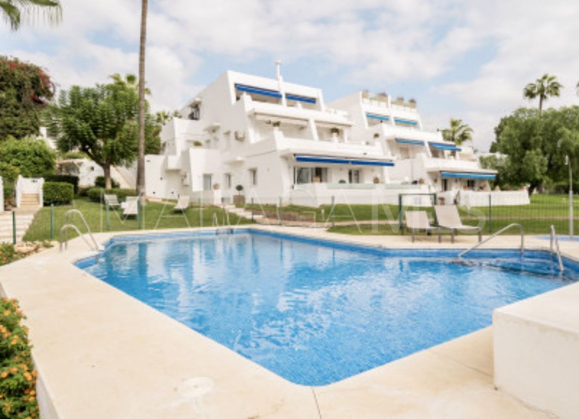 Apartamento planta baja with 3 bedrooms for sale in Nueva Andalucia