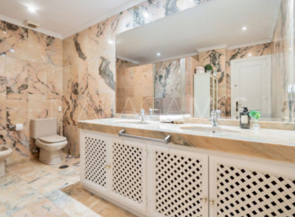 Apartamento planta baja for sale in Nueva Andalucia with 3 bedrooms