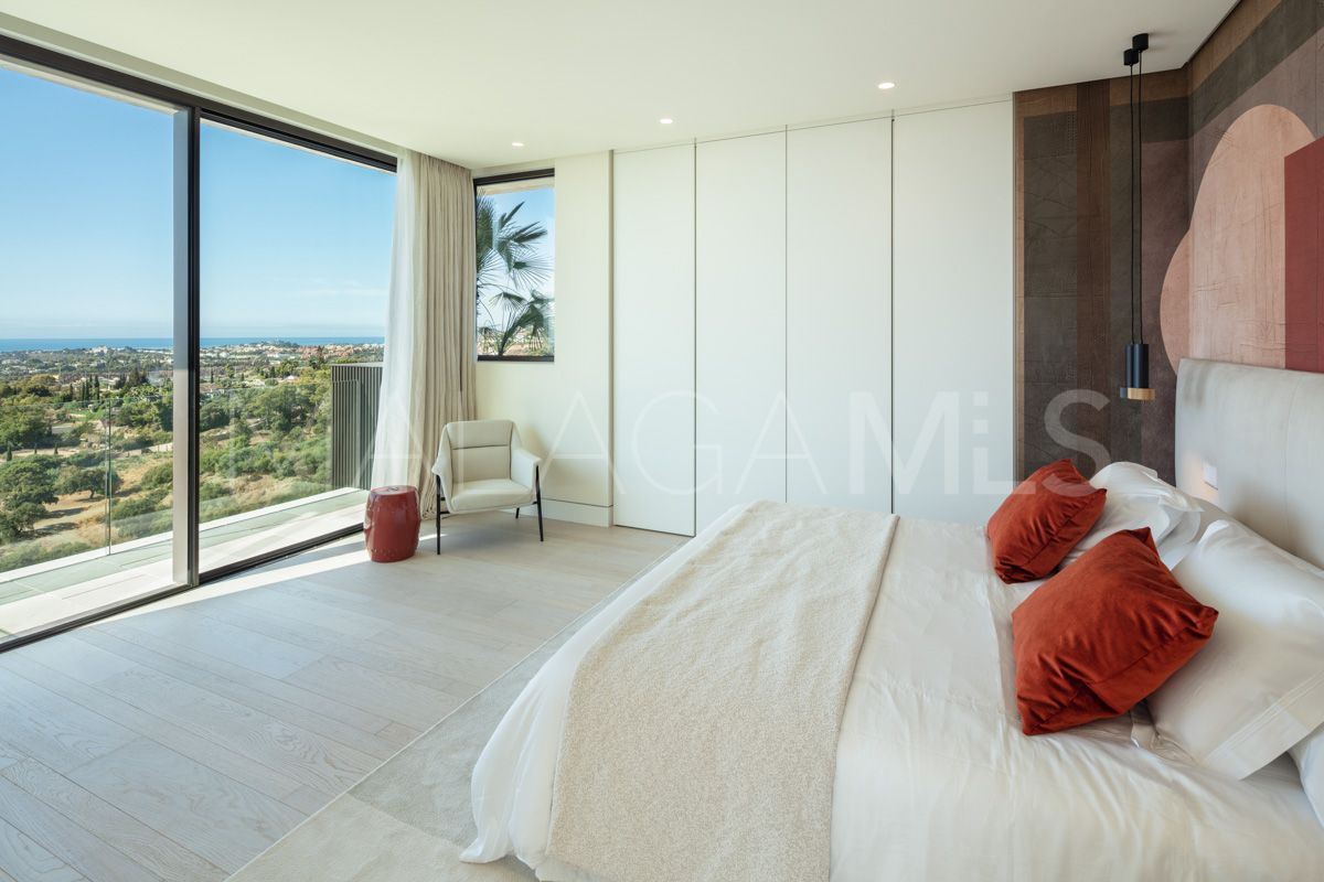 Buy villa in La Quinta