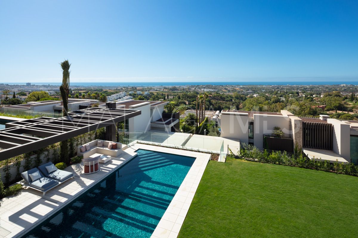 Buy villa in La Quinta