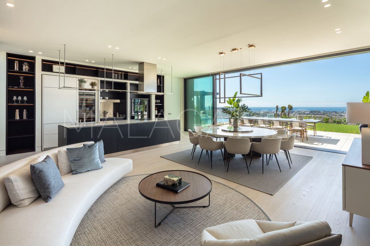 Buy villa in La Quinta
