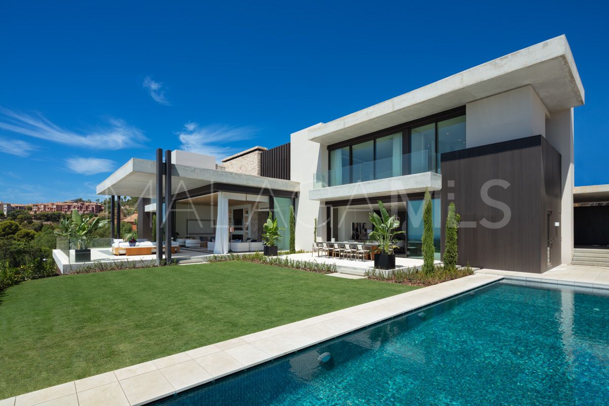 Buy villa in La Quinta