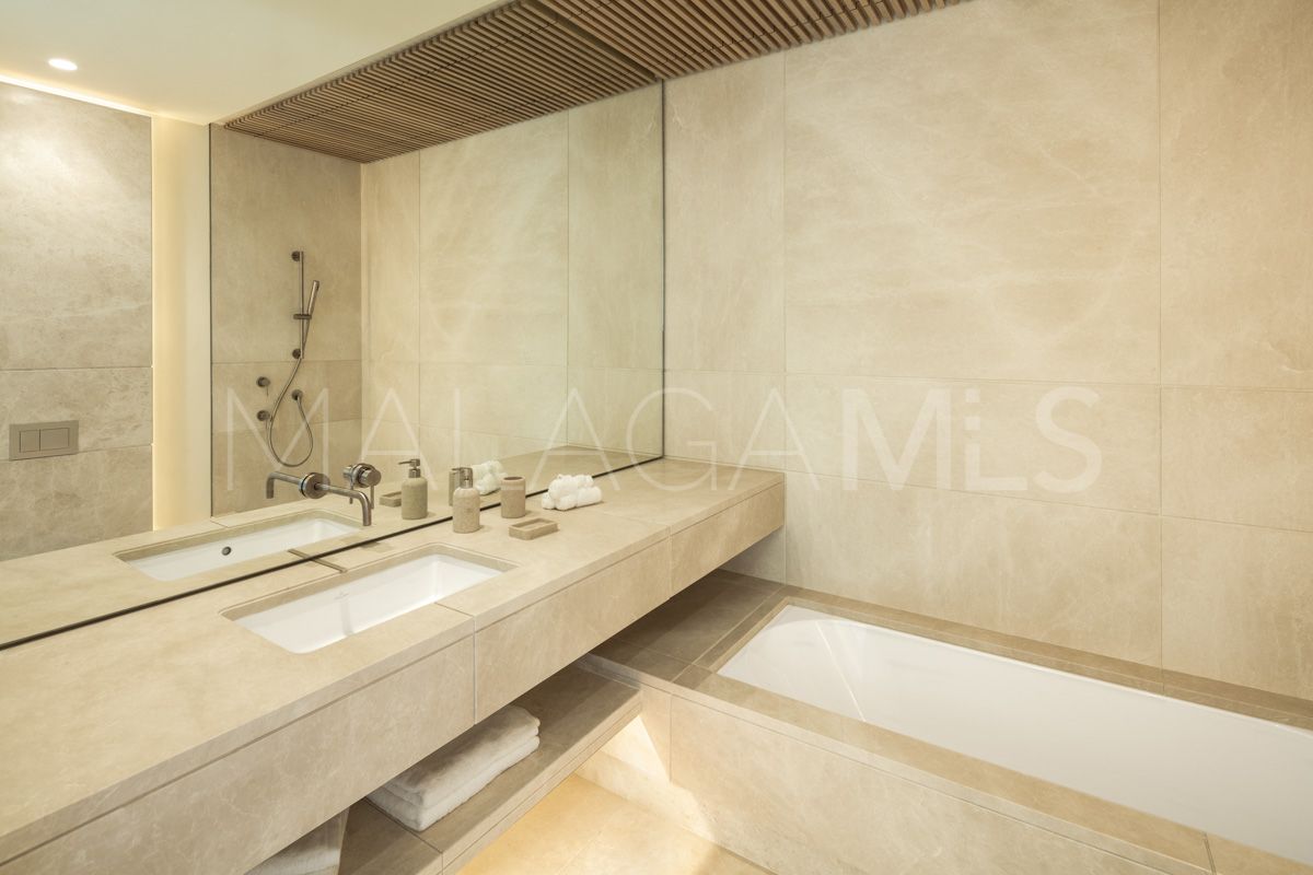 Buy villa in La Quinta