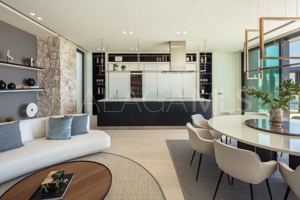 Buy villa in La Quinta