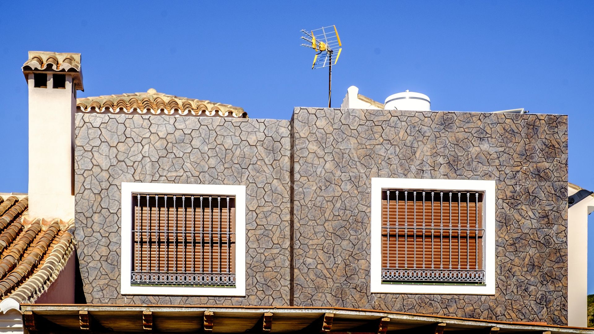 Finca for sale with 6 bedrooms in Estepona Centro