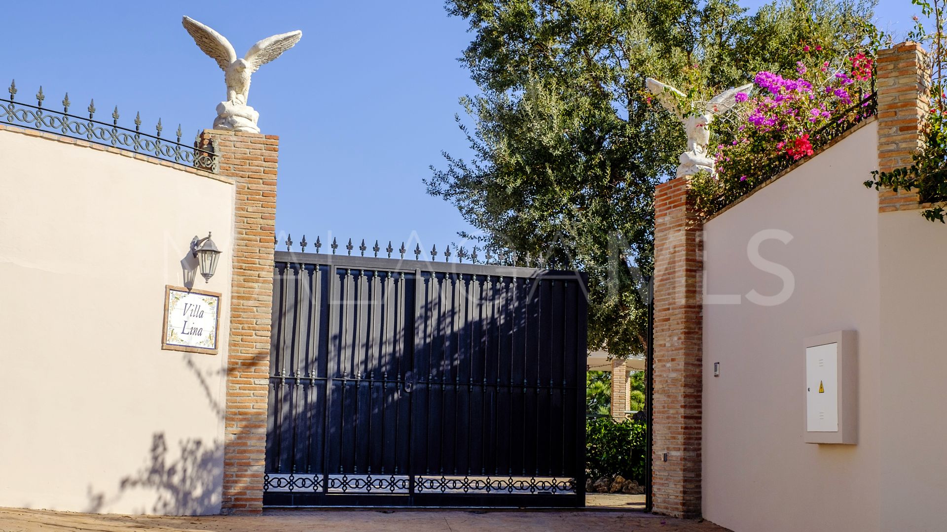 Finca for sale with 6 bedrooms in Estepona Centro