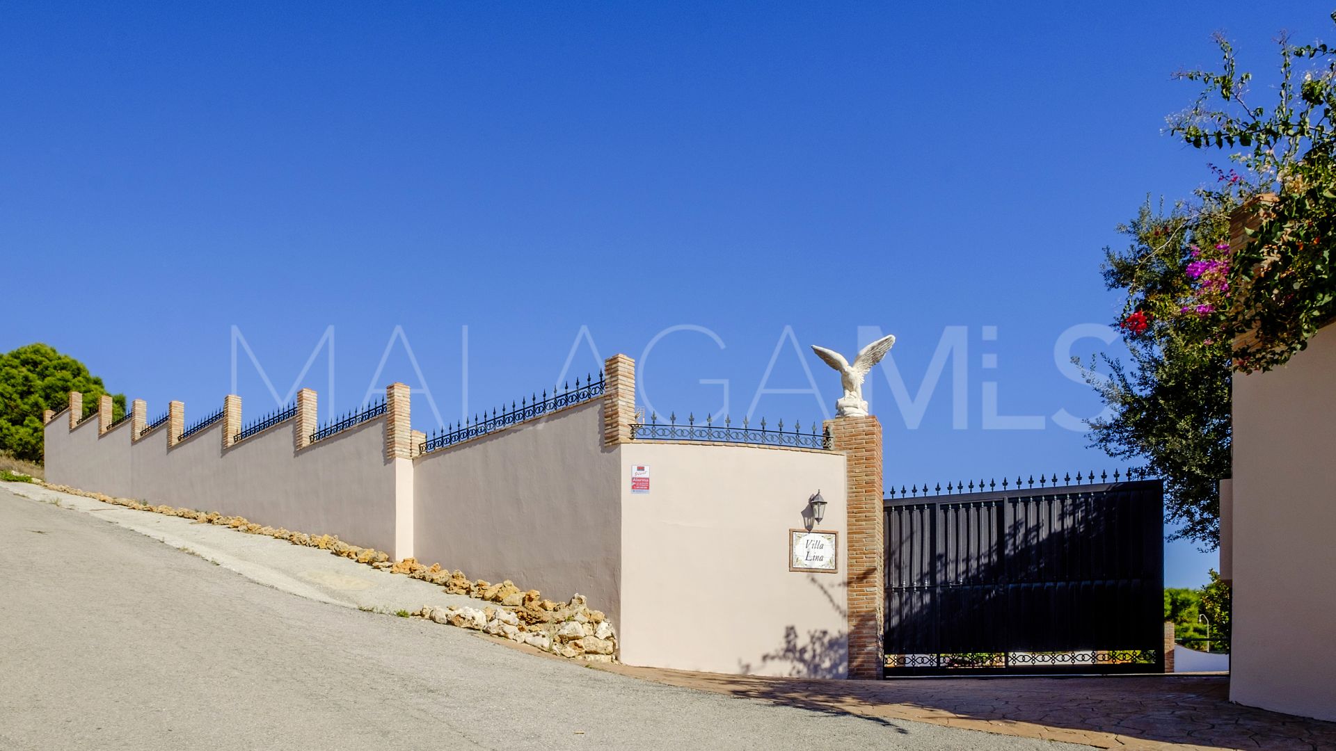 Finca for sale with 6 bedrooms in Estepona Centro