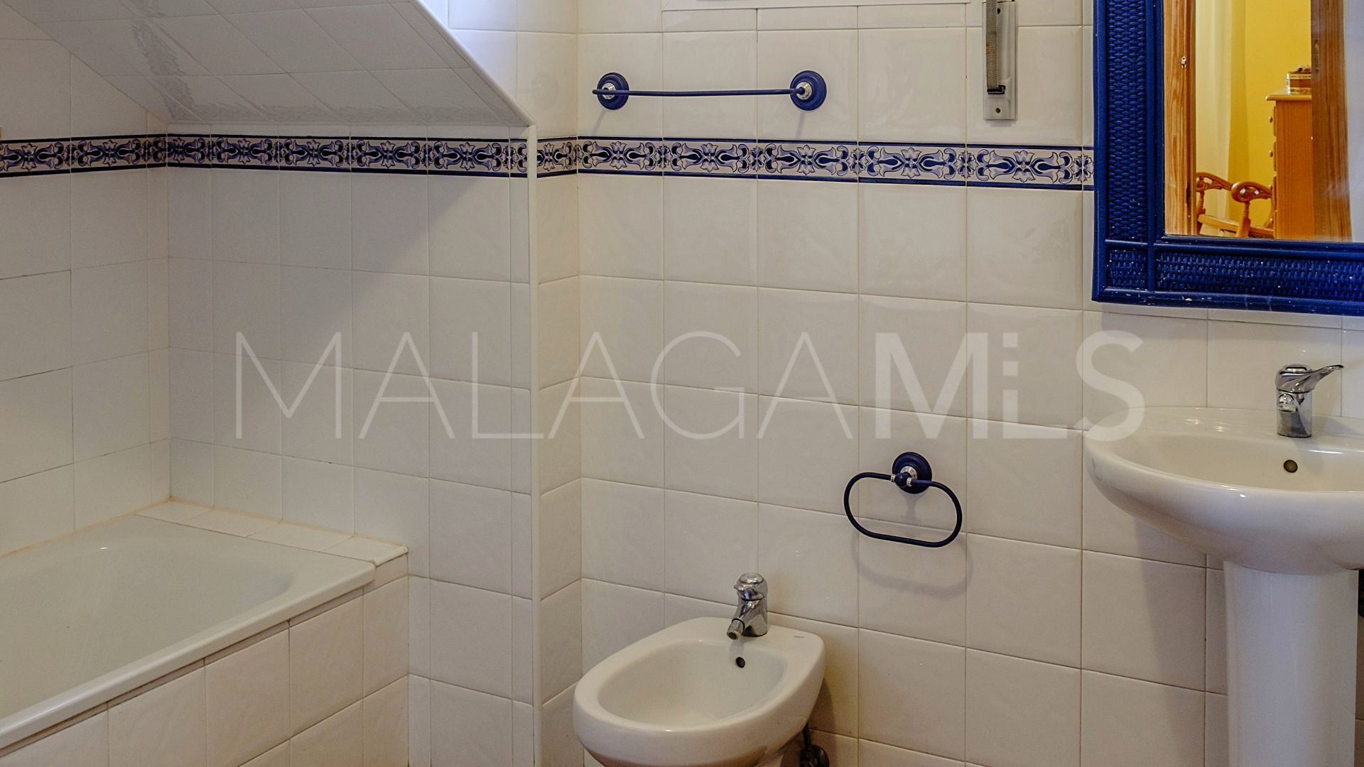 Finca for sale with 6 bedrooms in Estepona Centro