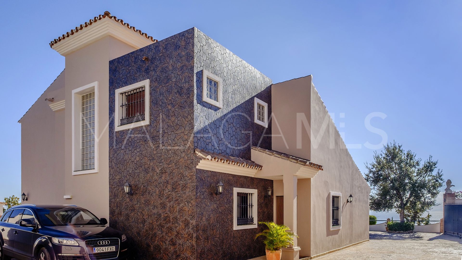Finca for sale with 6 bedrooms in Estepona Centro
