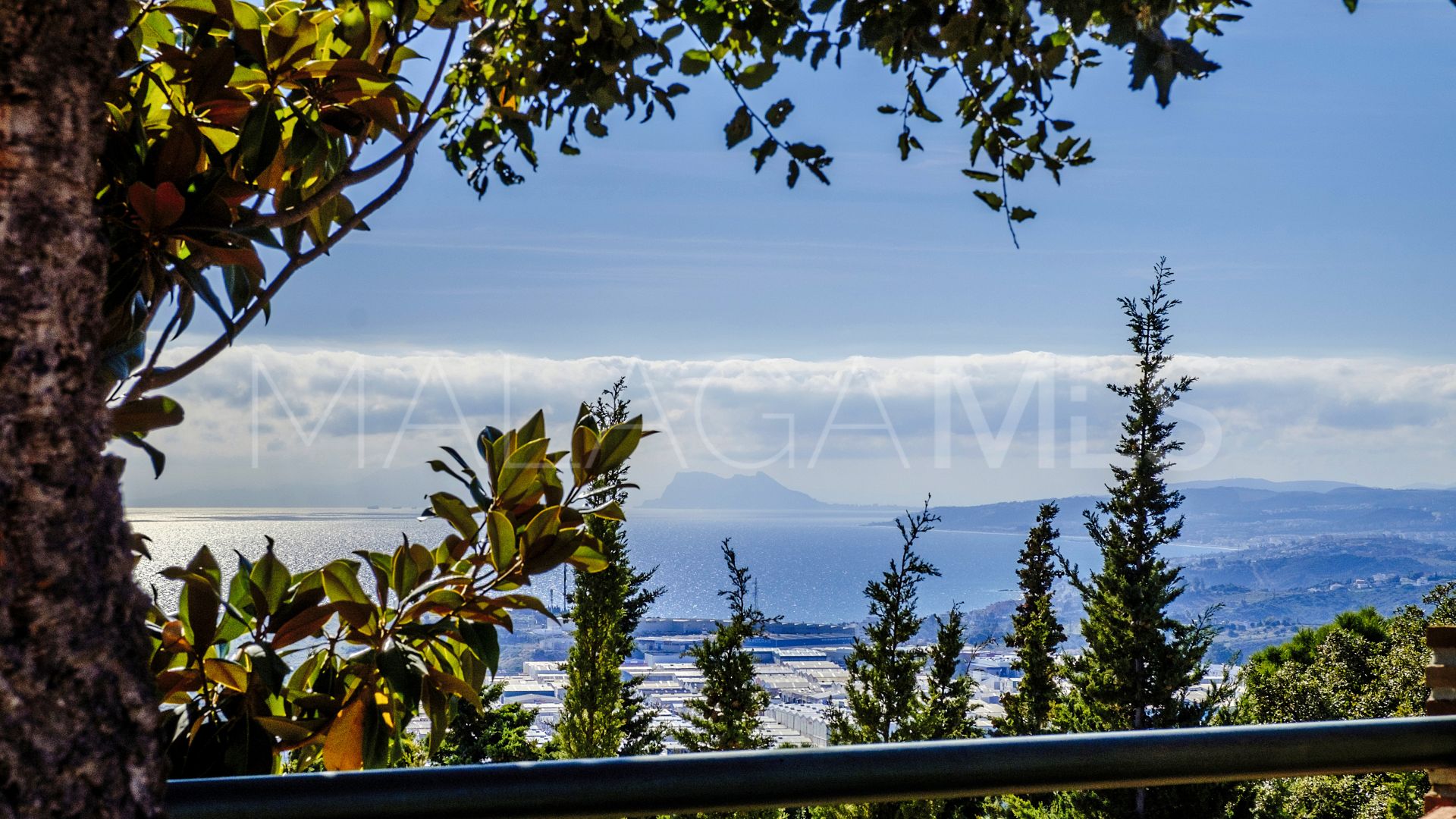 Finca for sale with 6 bedrooms in Estepona Centro