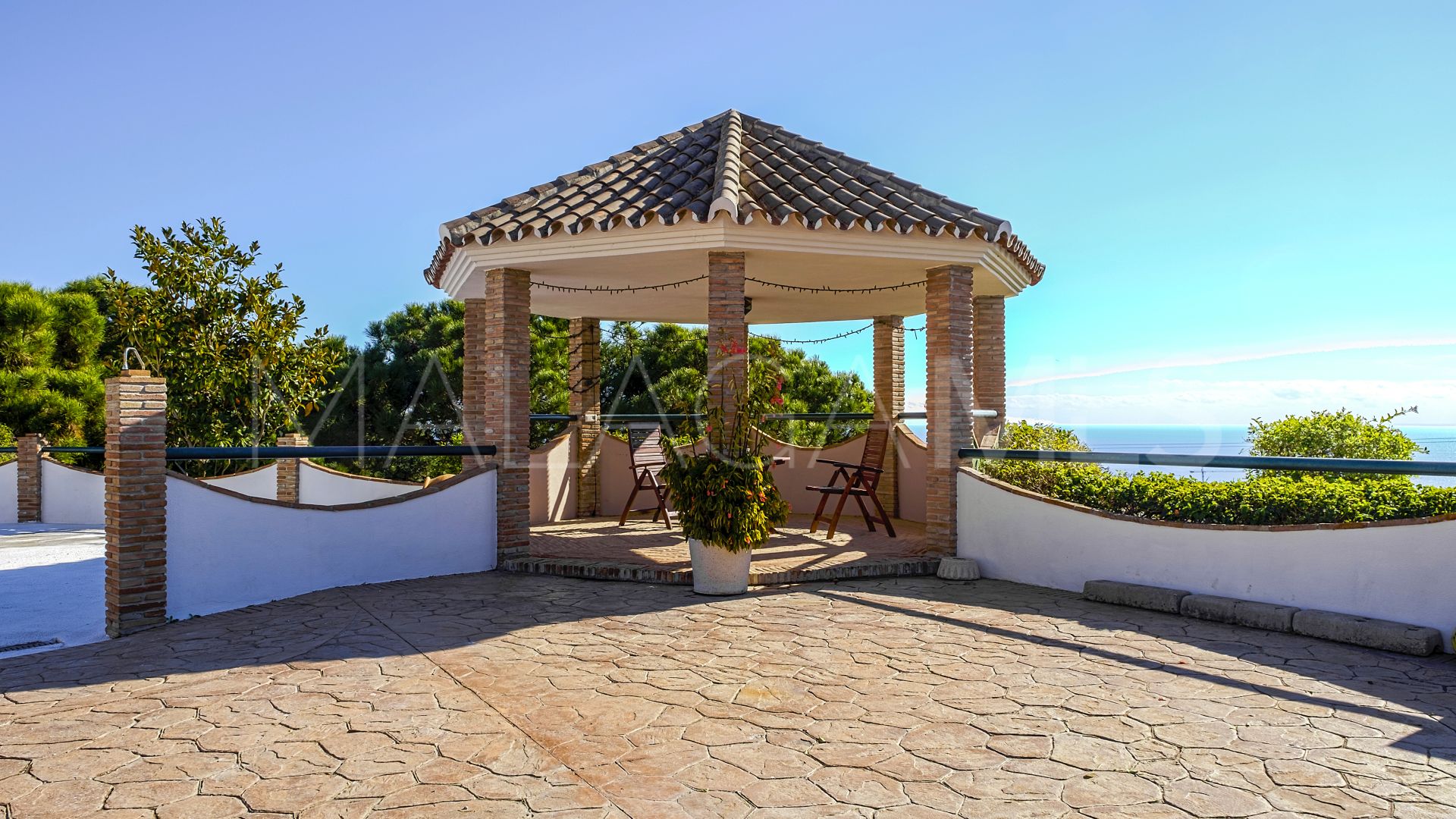 Finca for sale with 6 bedrooms in Estepona Centro