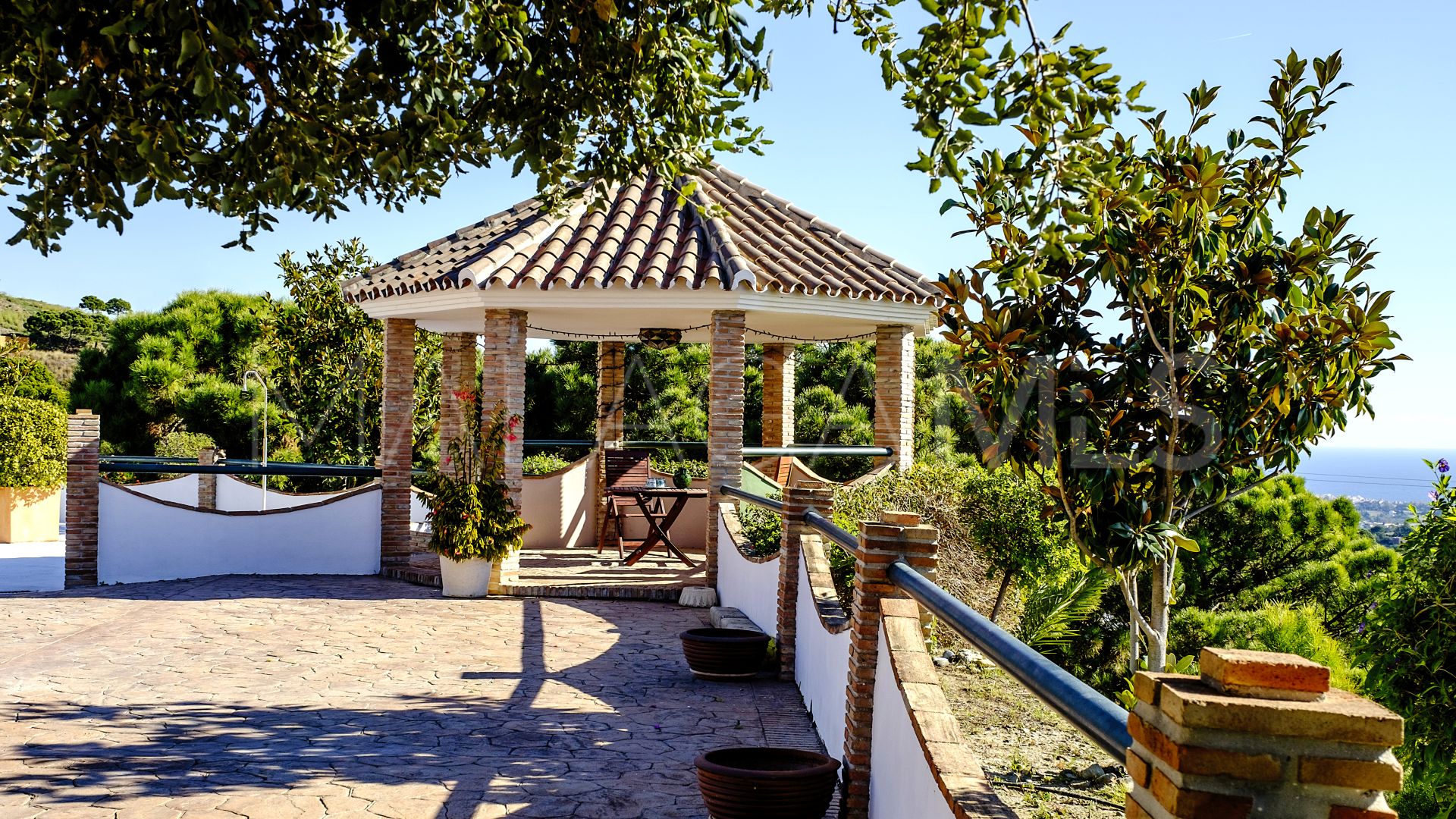 Finca for sale with 6 bedrooms in Estepona Centro