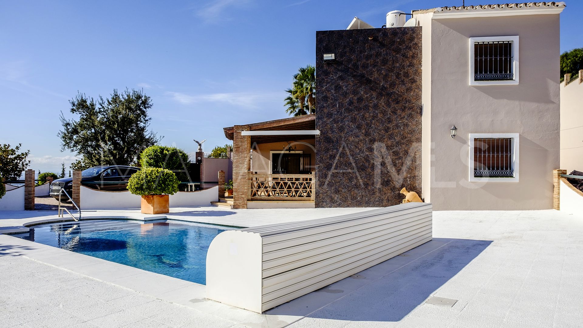 Finca for sale with 6 bedrooms in Estepona Centro