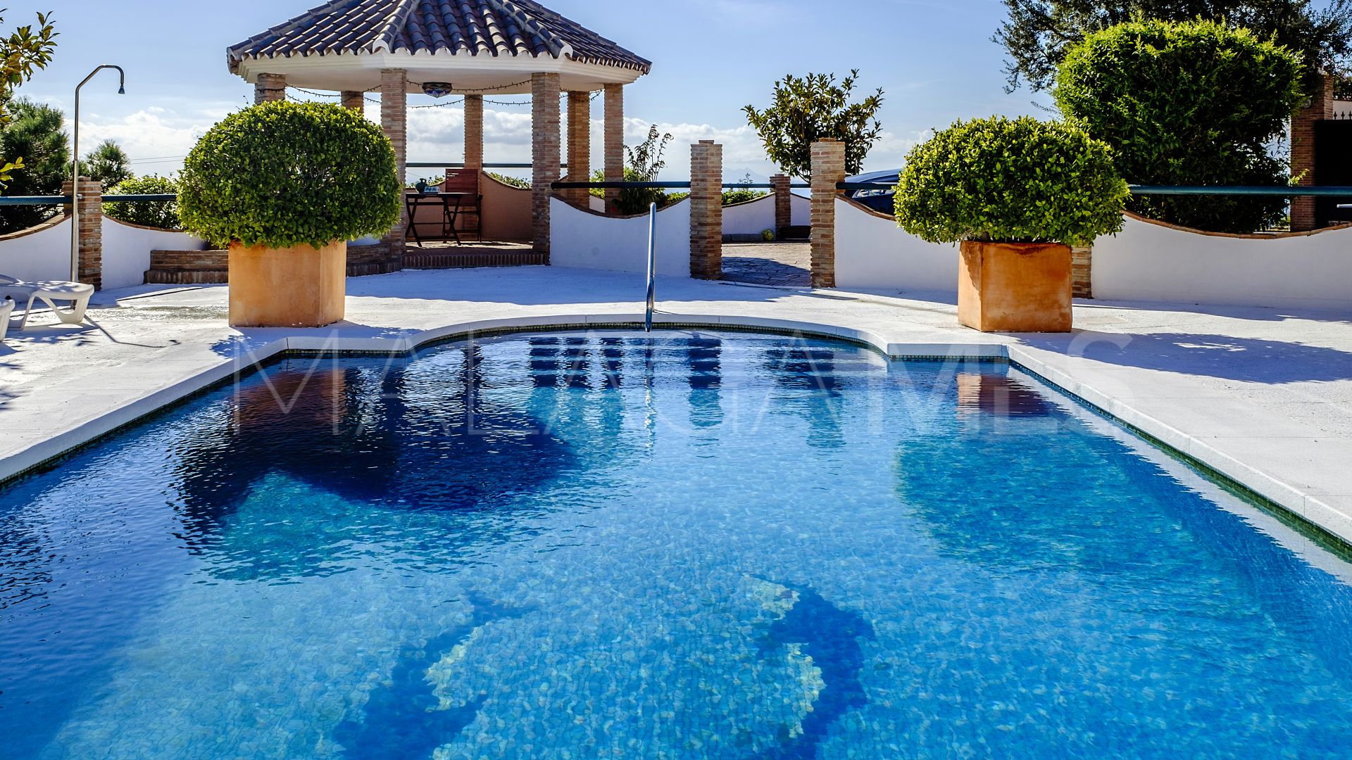 Finca for sale with 6 bedrooms in Estepona Centro