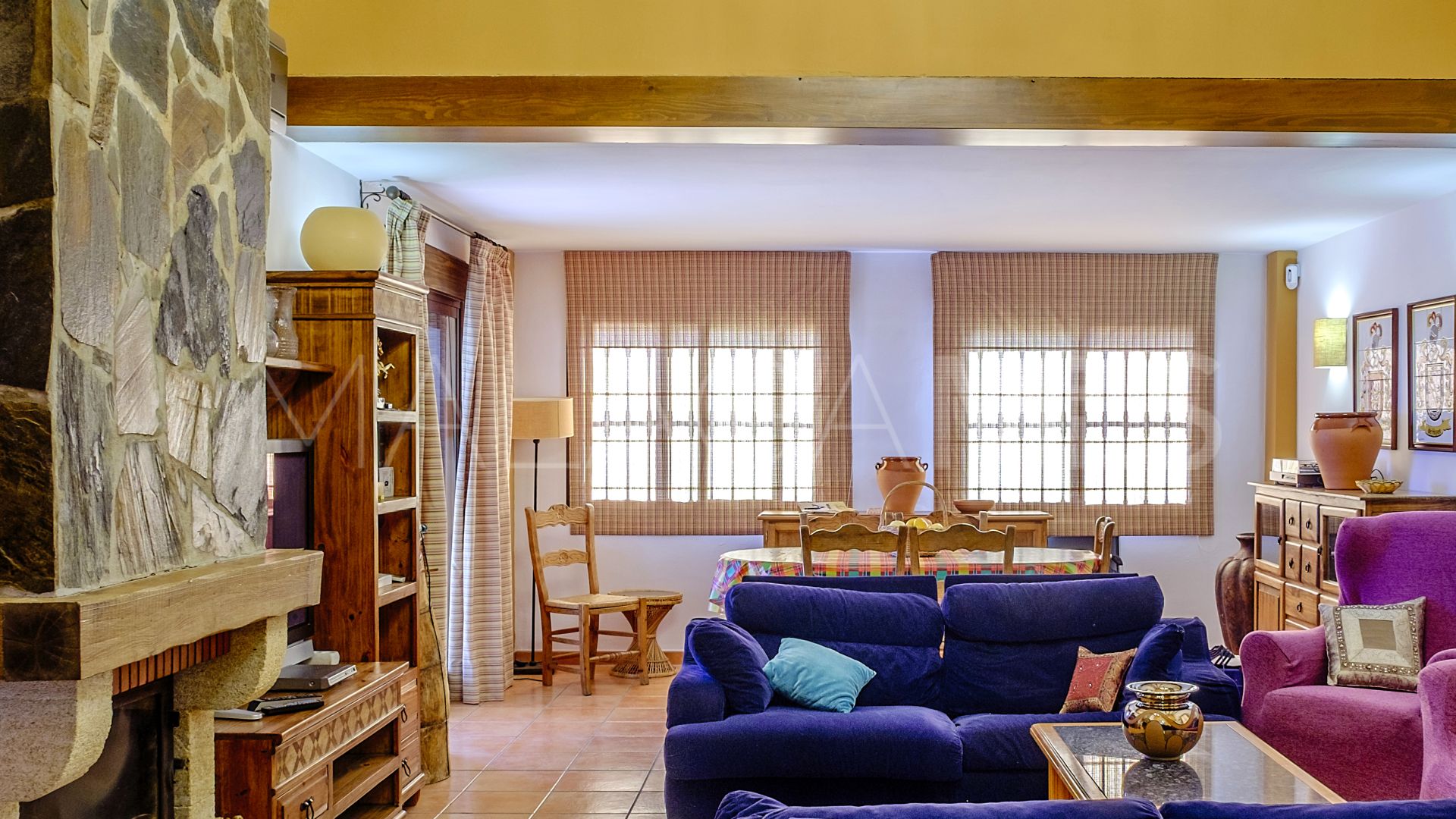 Finca for sale with 6 bedrooms in Estepona Centro