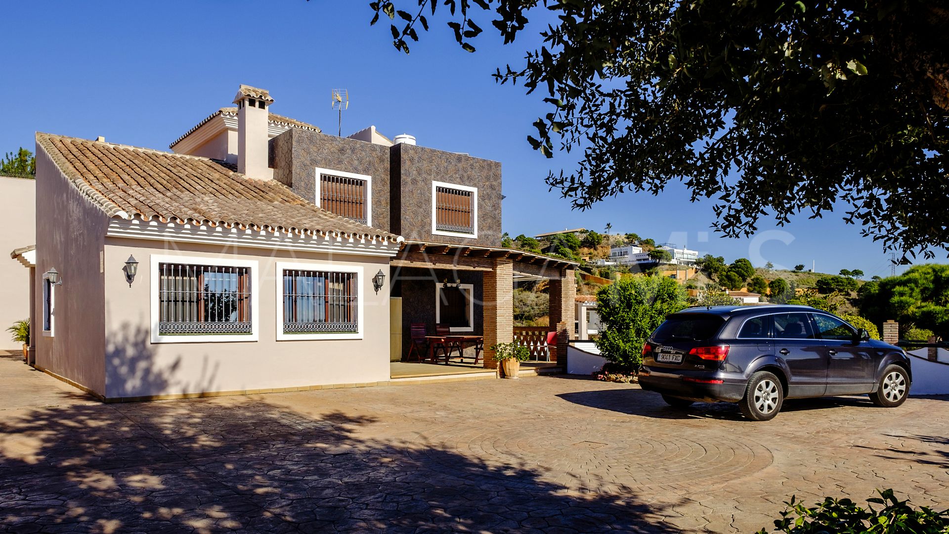 Finca for sale with 6 bedrooms in Estepona Centro