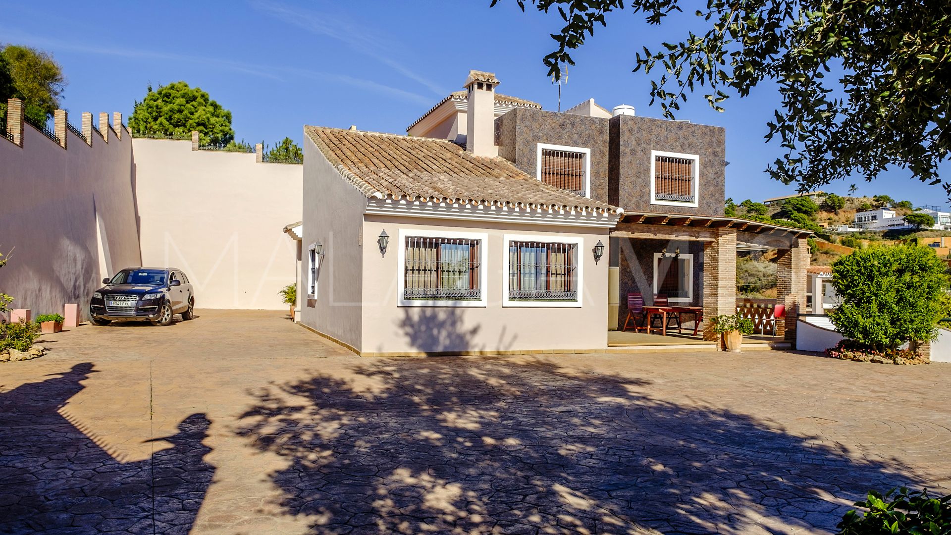 Finca for sale with 6 bedrooms in Estepona Centro