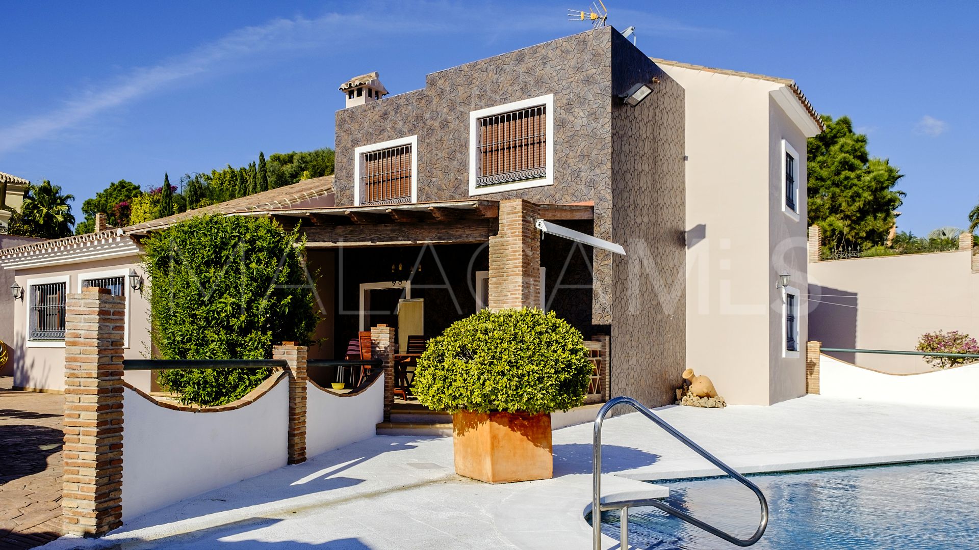 Finca for sale with 6 bedrooms in Estepona Centro