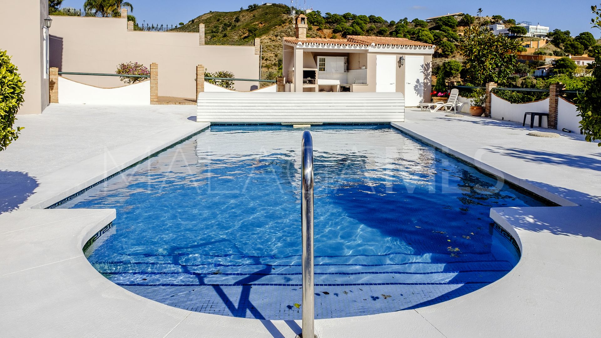 Finca for sale with 6 bedrooms in Estepona Centro