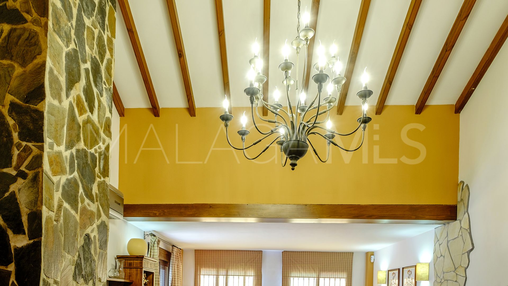 Finca for sale with 6 bedrooms in Estepona Centro