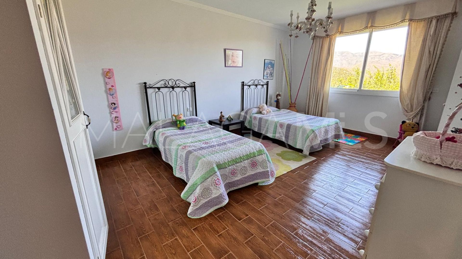 Mansion for sale in Forest Hills