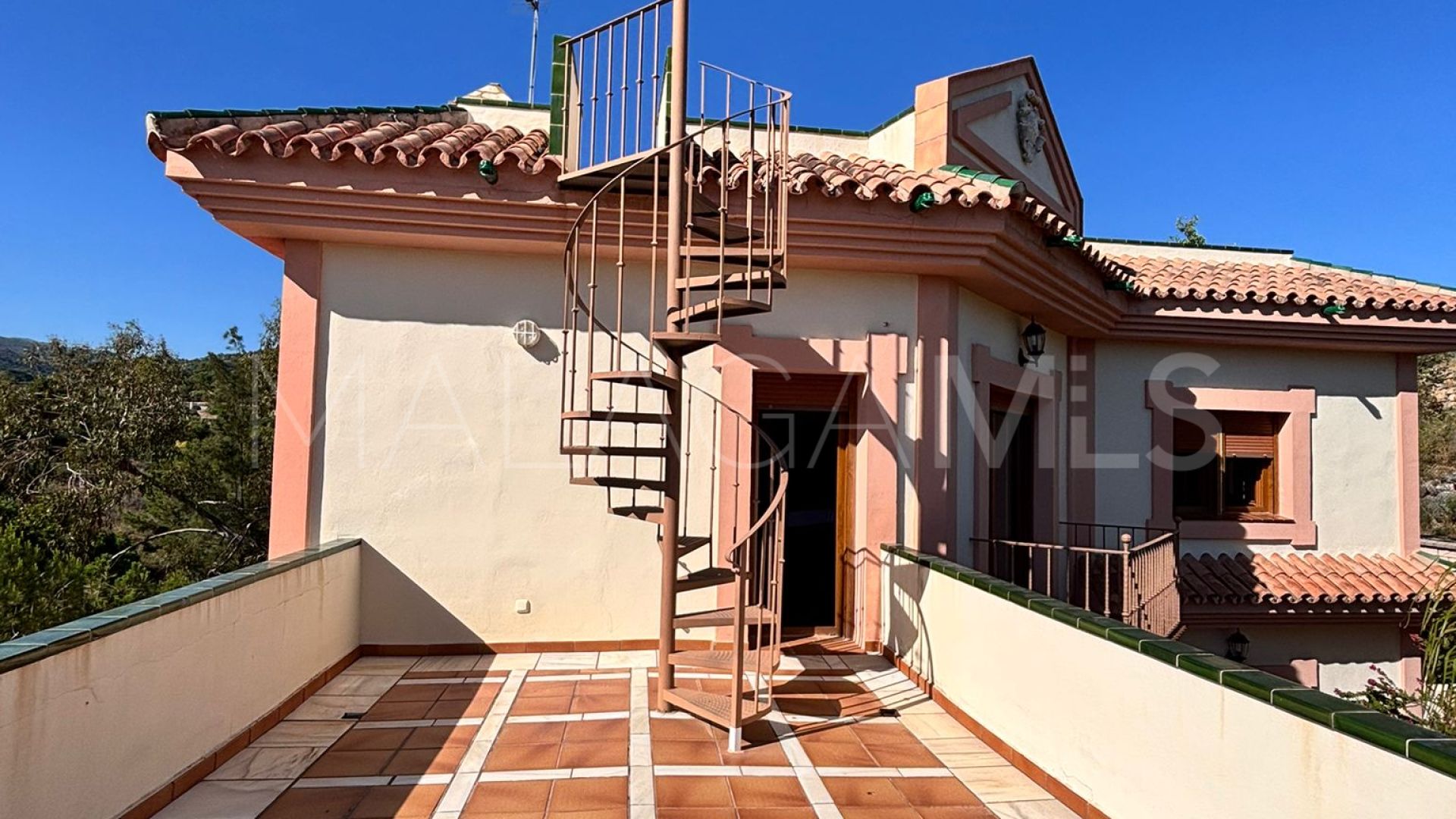 Villa for sale in Estepona