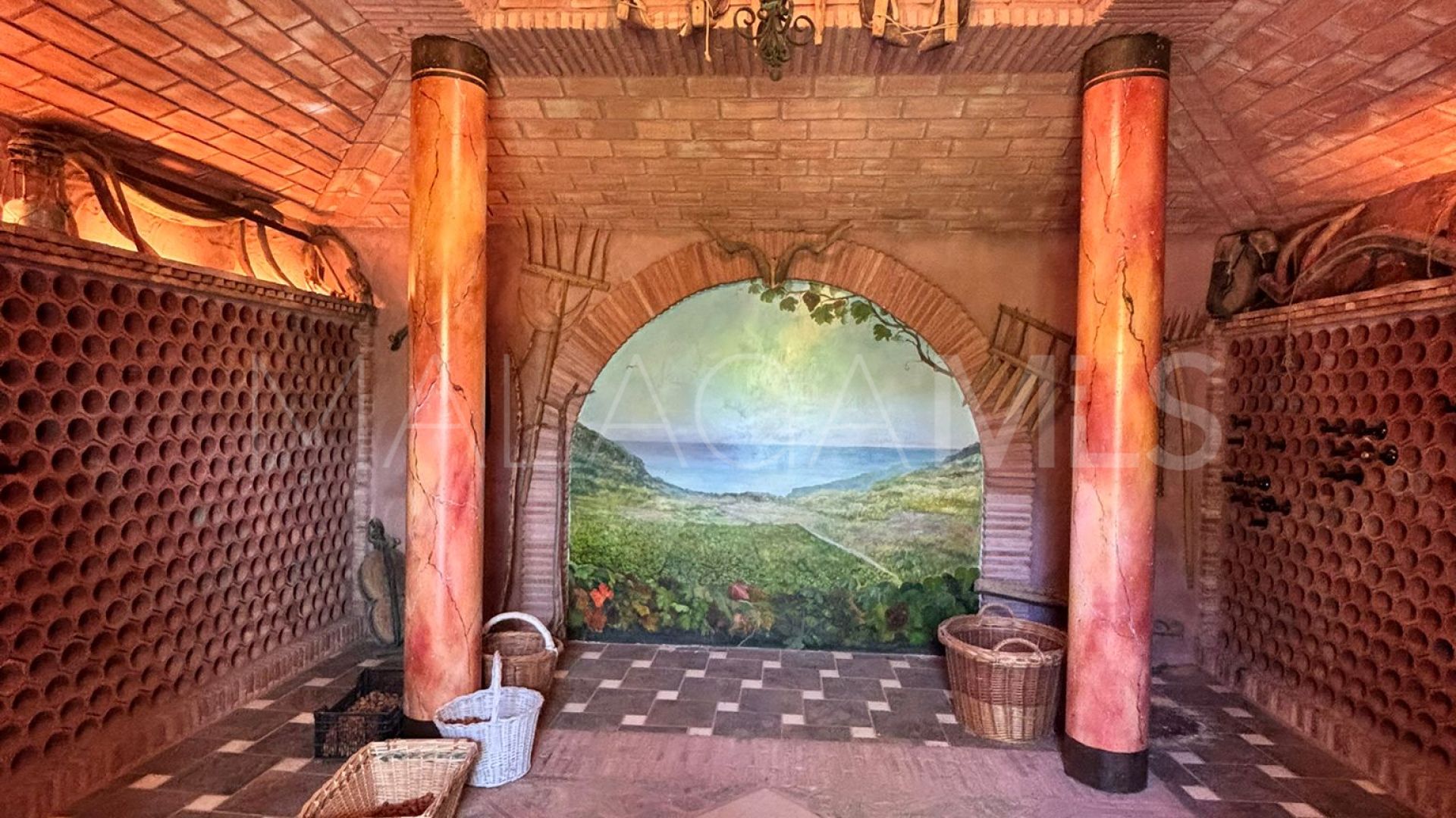 Villa for sale in Estepona