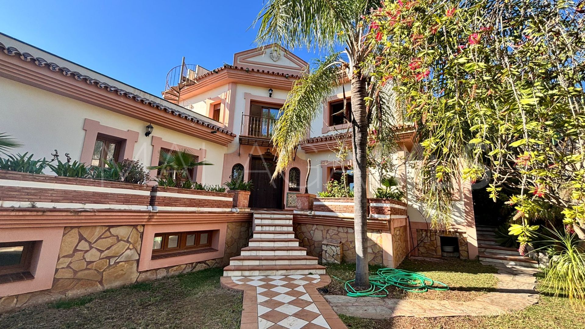 Villa for sale in Estepona