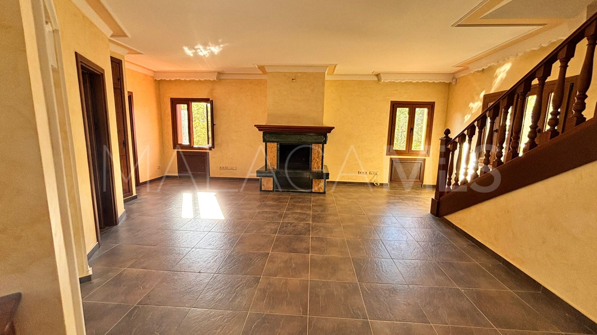 Villa for sale in Estepona