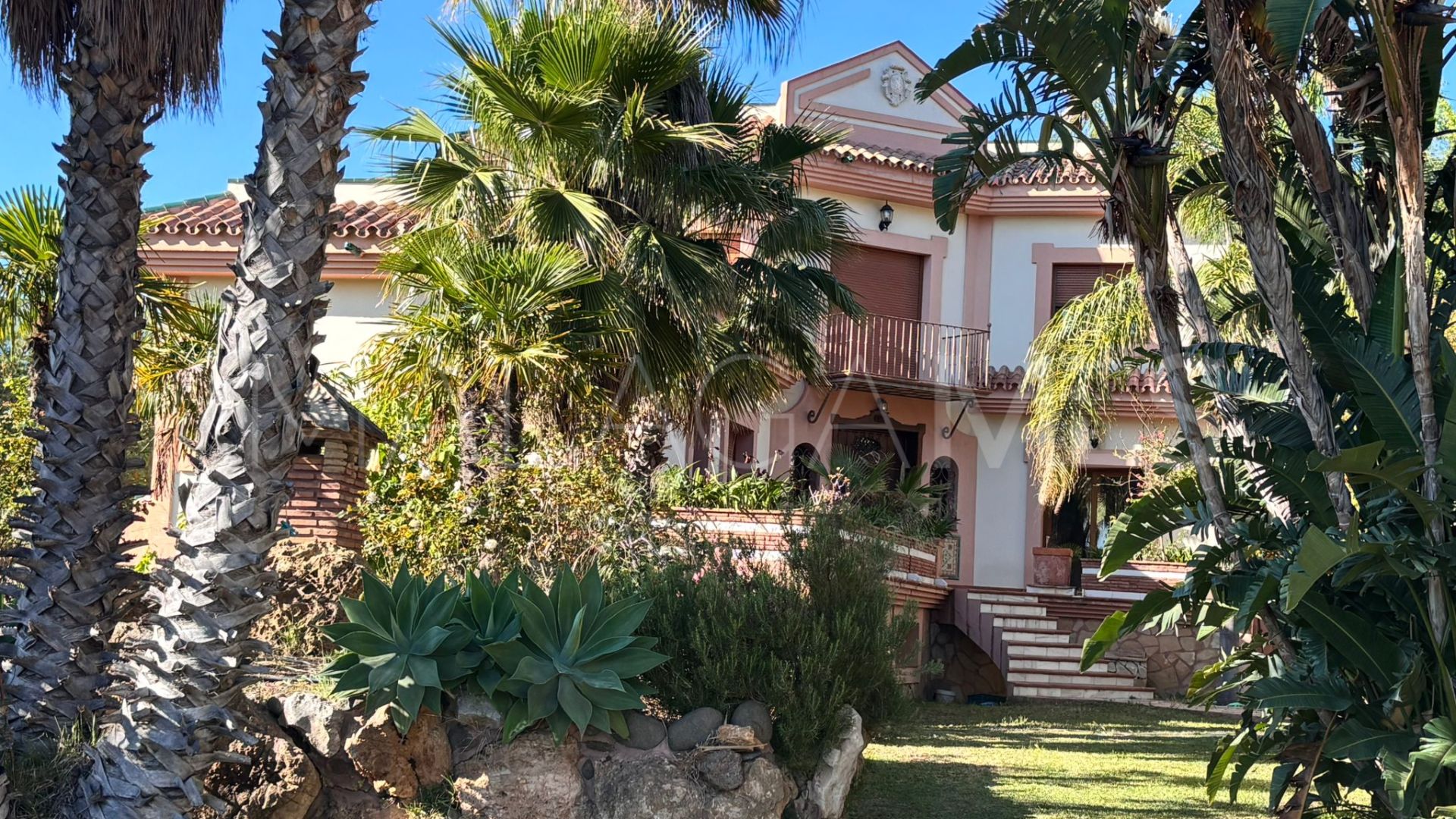 Villa for sale in Estepona