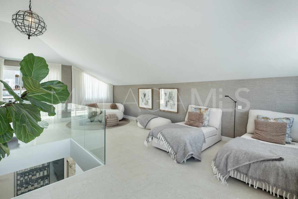 Atico duplex for sale with 5 bedrooms in Costa Nagüeles II