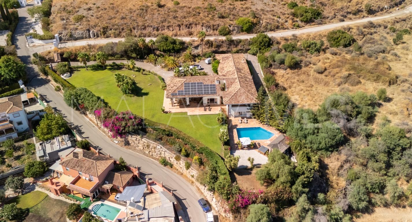 Buy villa pareada in Benahavis with 5 bedrooms