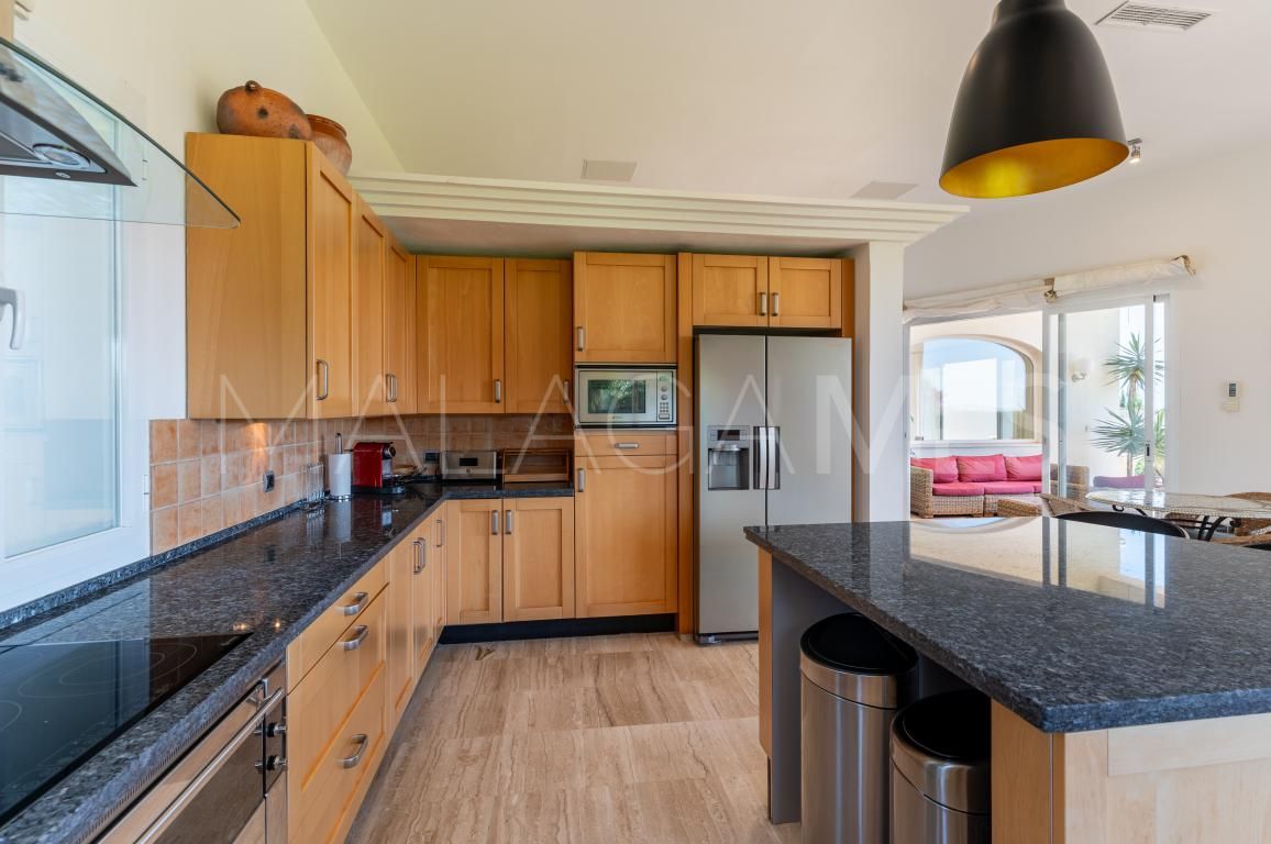 Buy villa pareada in Benahavis with 5 bedrooms