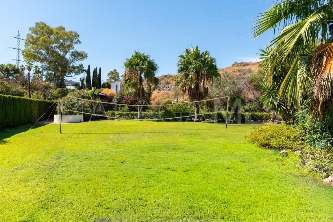 Buy villa pareada in Benahavis with 5 bedrooms