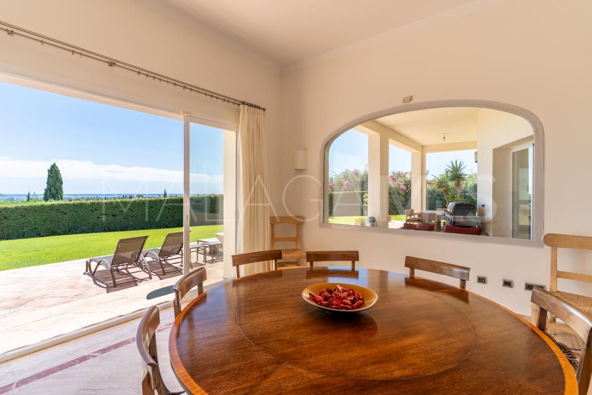 Buy villa pareada in Benahavis with 5 bedrooms