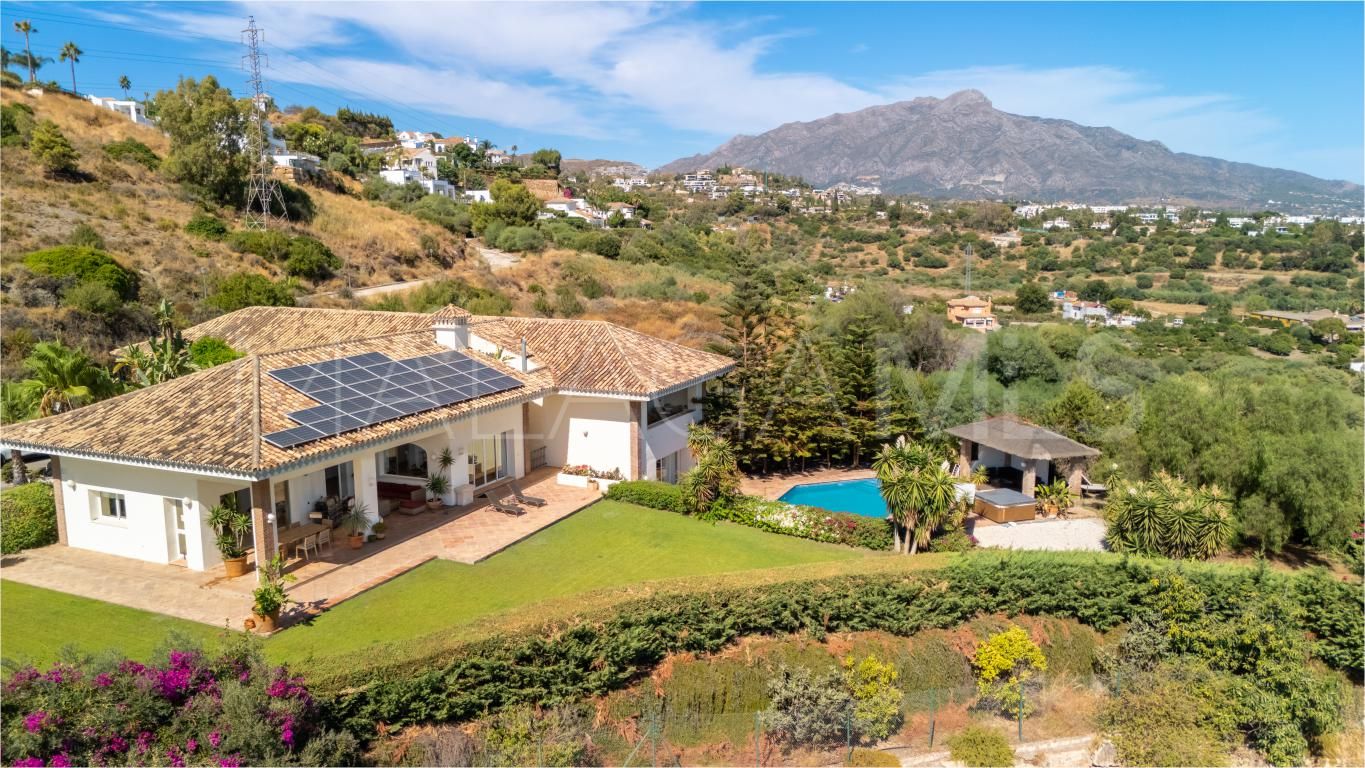 Buy villa pareada in Benahavis with 5 bedrooms